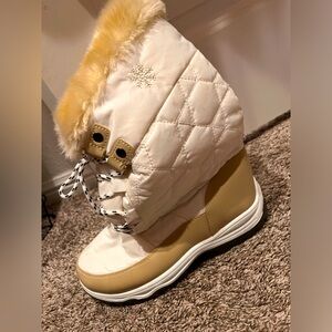 Very Good condition winter boots once used size 8